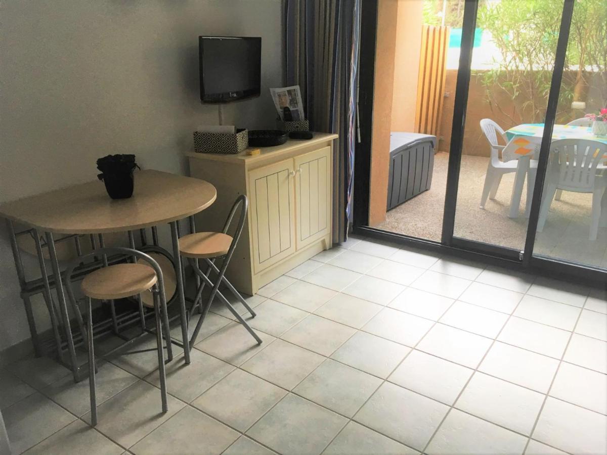 Sanary Sur Mer Appartement 30M2 T2 Avec Terrasse Piscine 10Min A Pied De La Plage Kültér fotó