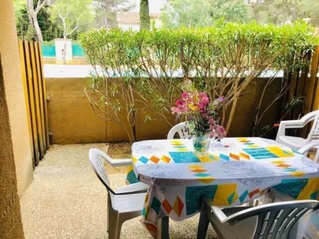 Sanary Sur Mer Appartement 30M2 T2 Avec Terrasse Piscine 10Min A Pied De La Plage Kültér fotó